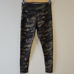 Kismet Medium Black And Green Camo Leggings